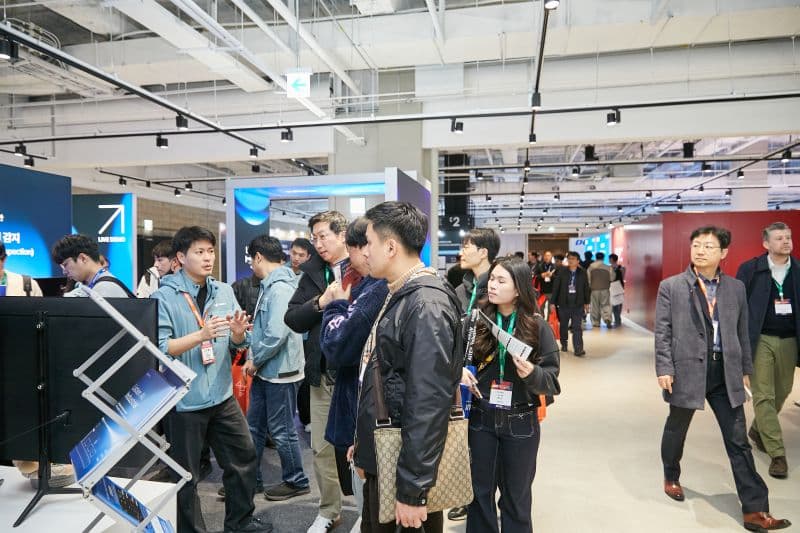 Deeply presenting its solutions to visitors at Automation World 2026