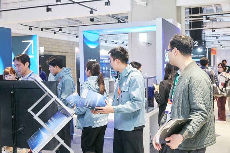 Visitors exploring the Deeply demo at Automation World 2026